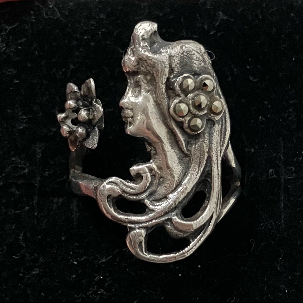 Sterling Silver 925 Profile of a Lady Ring 6.5